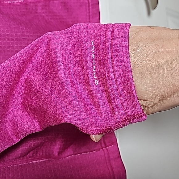 Columbia Omni XS wick fuscia pink pullover hoodie - Picture 15 of 16